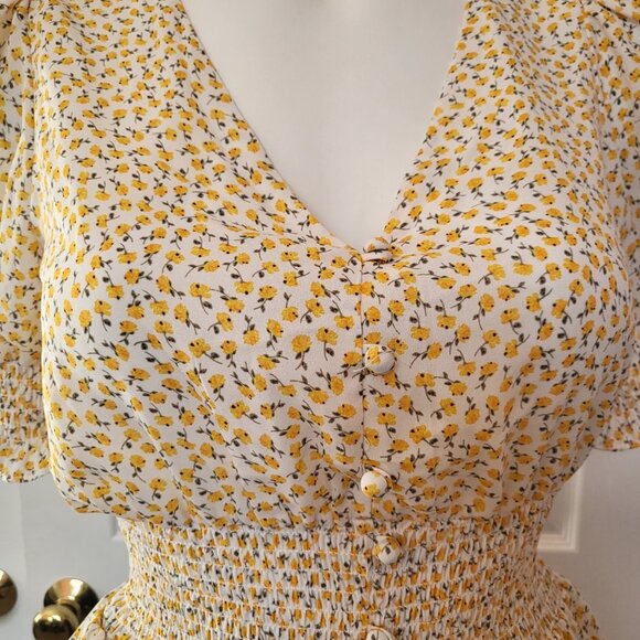 Sienna Sky Floral Yellow & White Short Sleeve Peplum Size Small - Picture 2 of 5